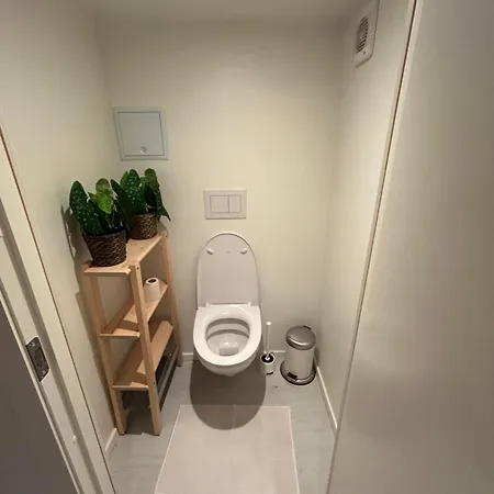 Apartament Liten Leiligheten Uten Soverommet,sovesofa I Stuen , I Kjelleren Stavanger
