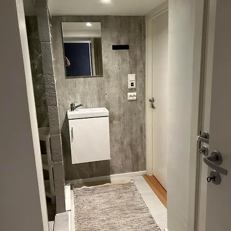 Apartament Liten Leiligheten Uten Soverommet,sovesofa I Stuen , I Kjelleren Stavanger